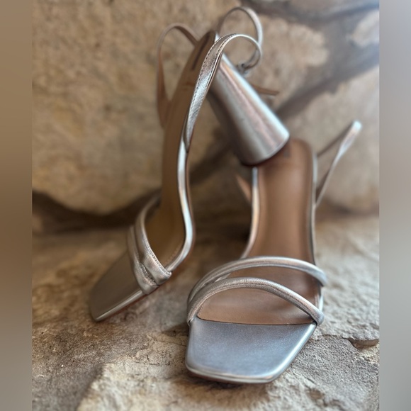 Worn once Sam Edelman Kia Block Heel Sandal Soft Silver size 8 1/2 - Picture 8 of 10